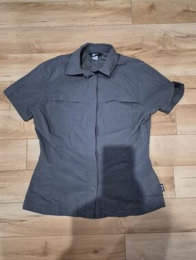 MEC women's size 6 gray button up shirt